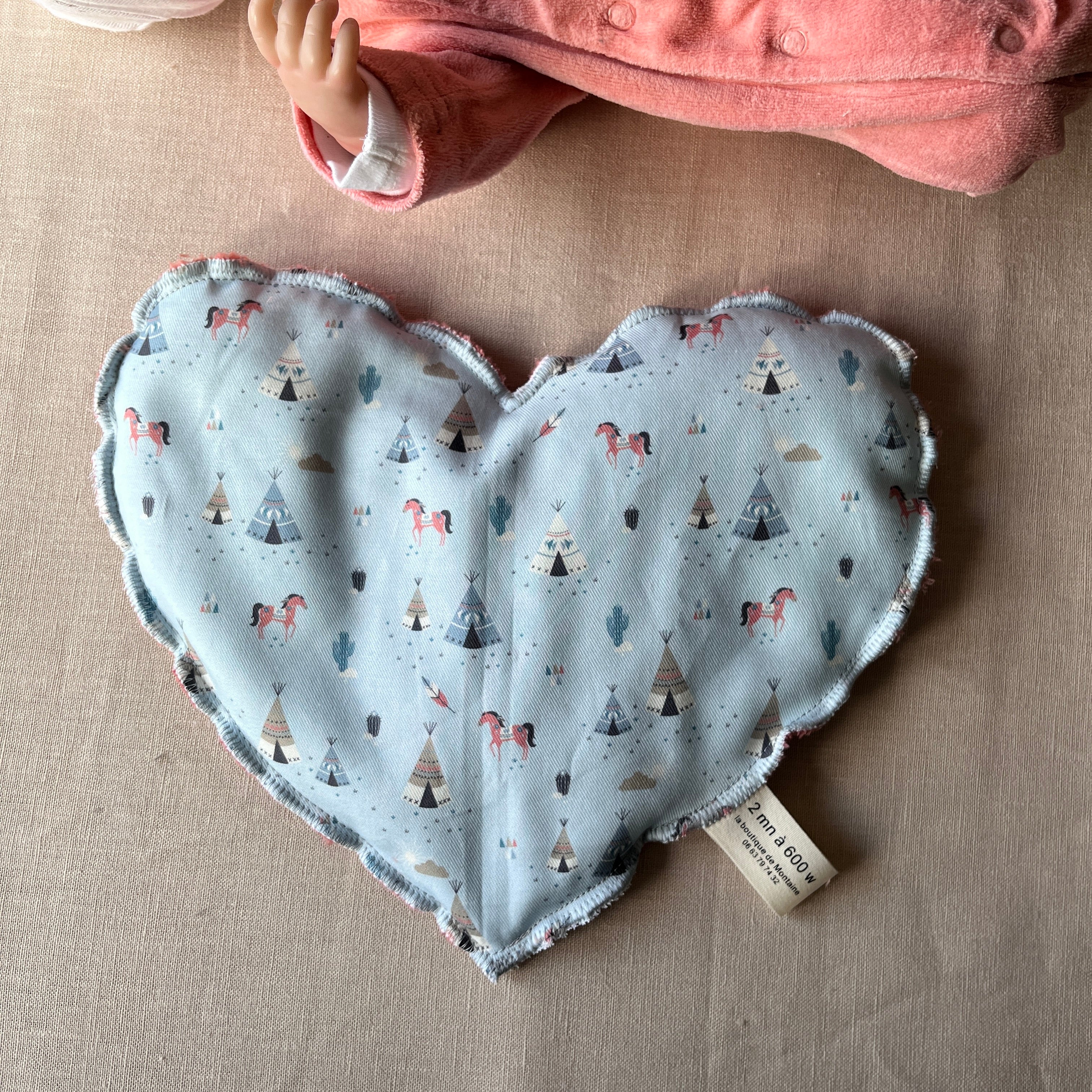 DERNIÈRE CHANCE - Bouillotte Coeur "Indiens" bleu/saumon