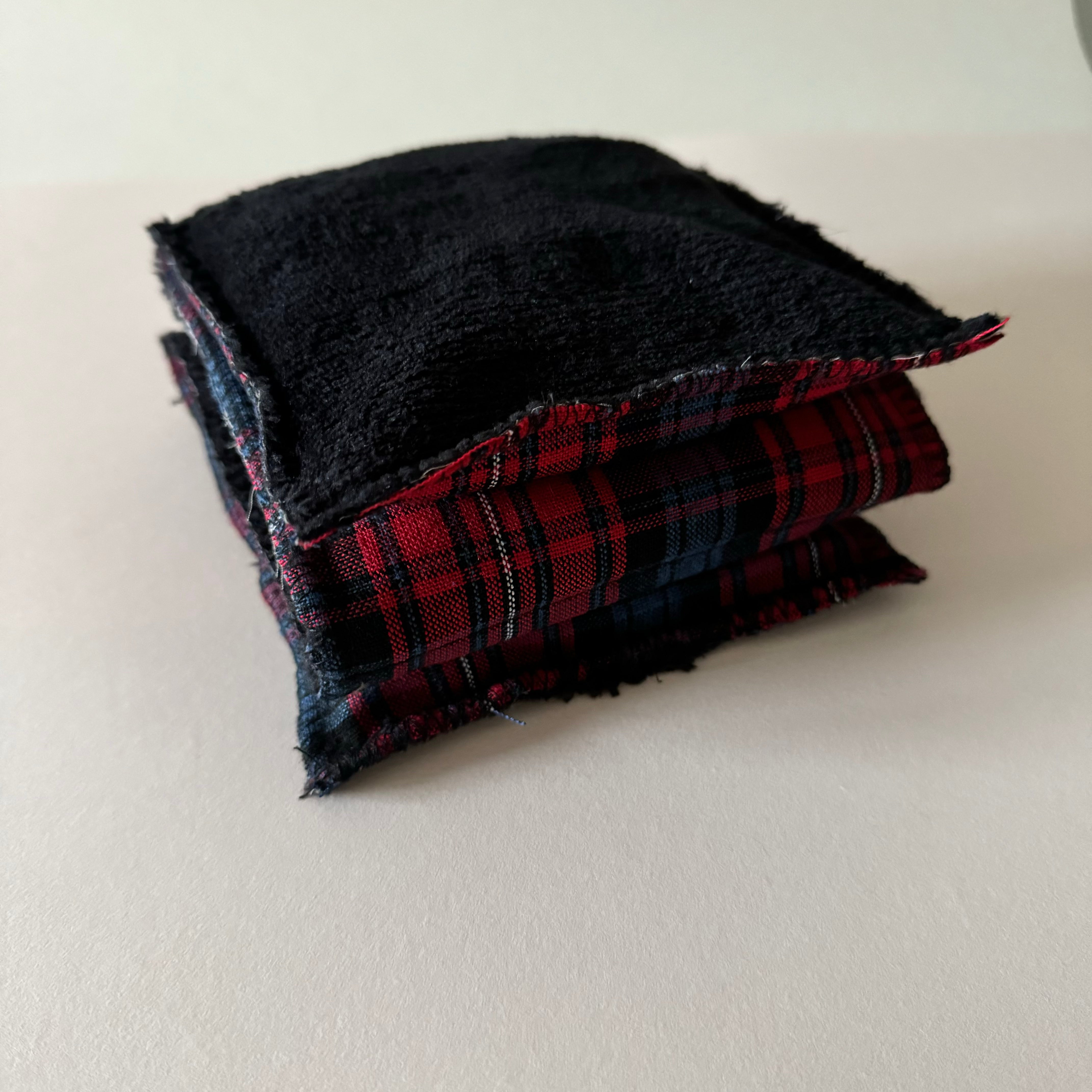 Bouillotte tour de cou rectangle tartan rouge/bleu/noir