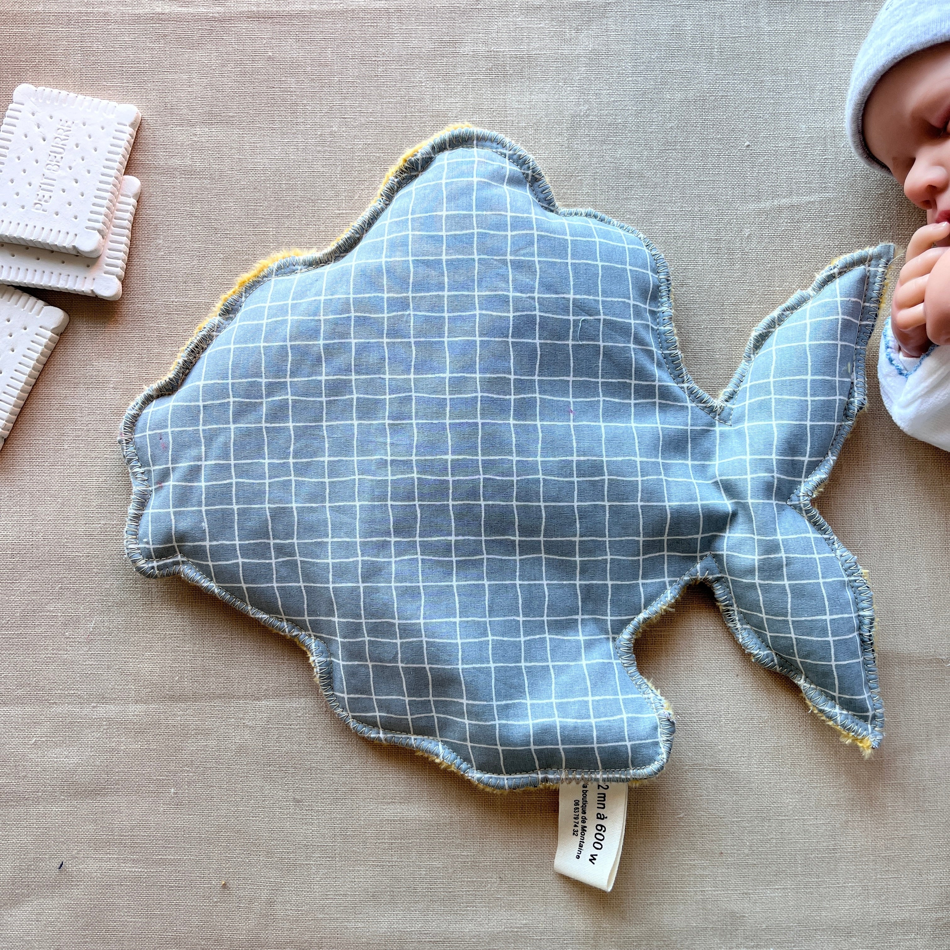 DERNIÈRE CHANCE - Bouillotte Poisson "Carreaux" grise/jaune