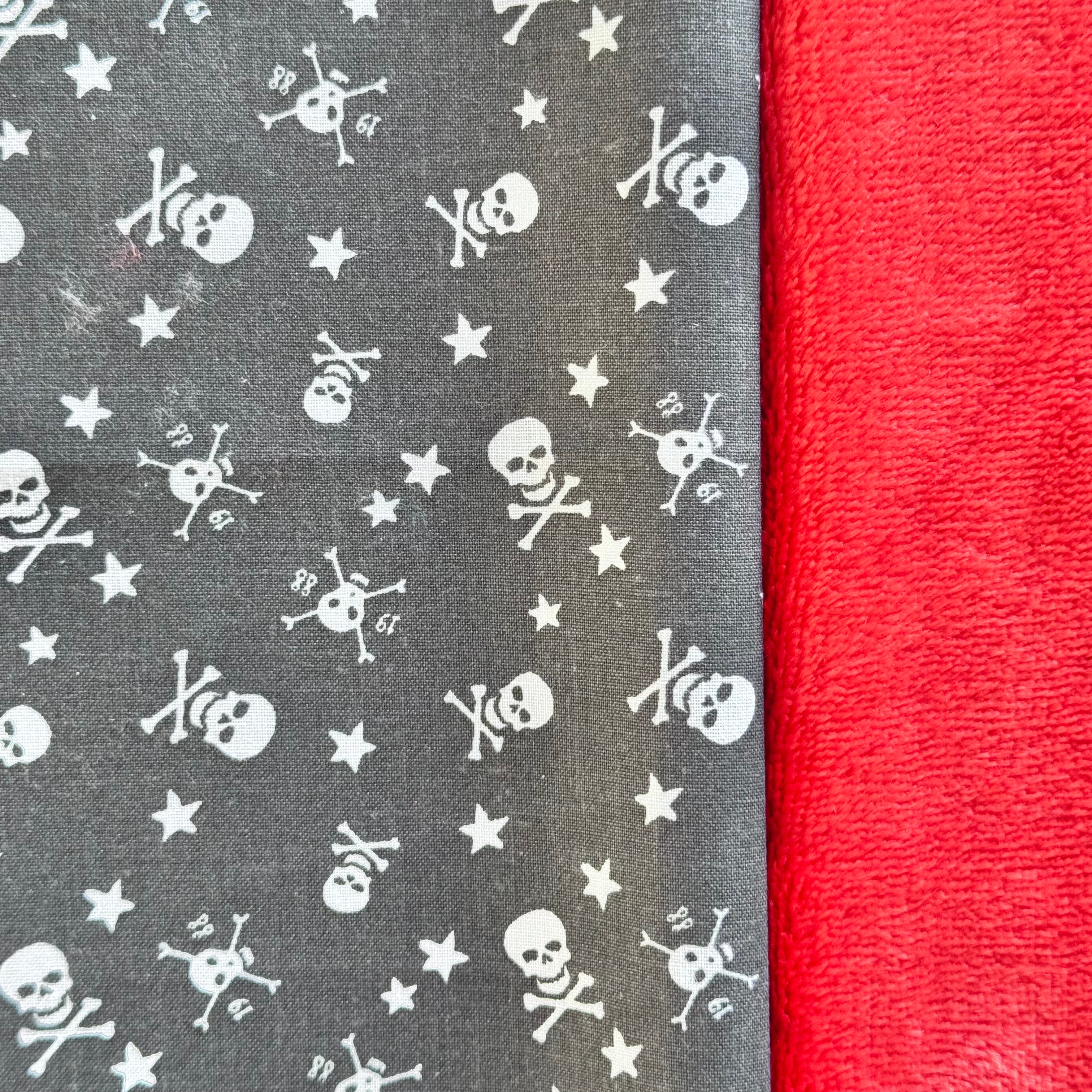 Kit Bouillotte coeur rouge/têtes de mort