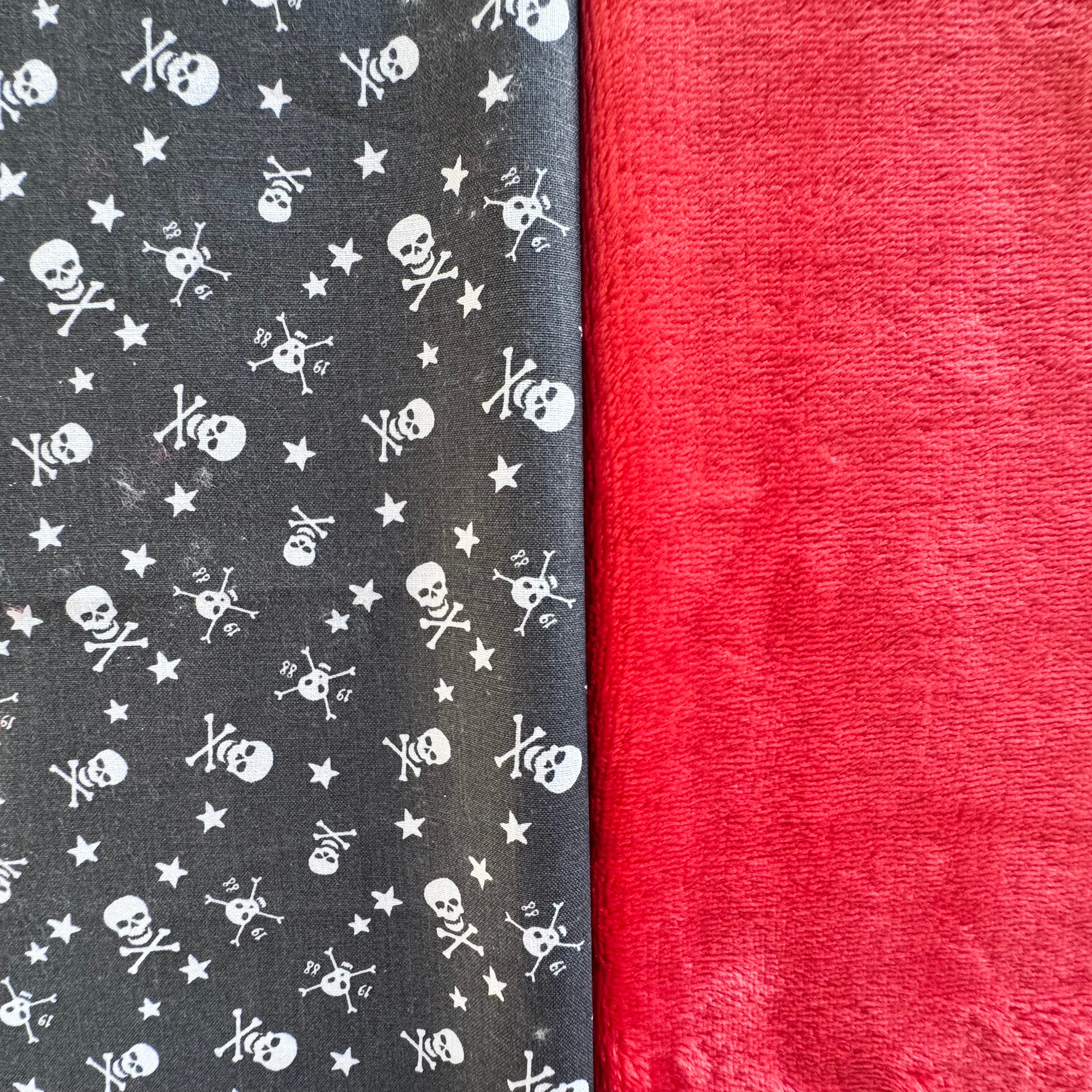 Kit Bouillotte coeur rouge/têtes de mort