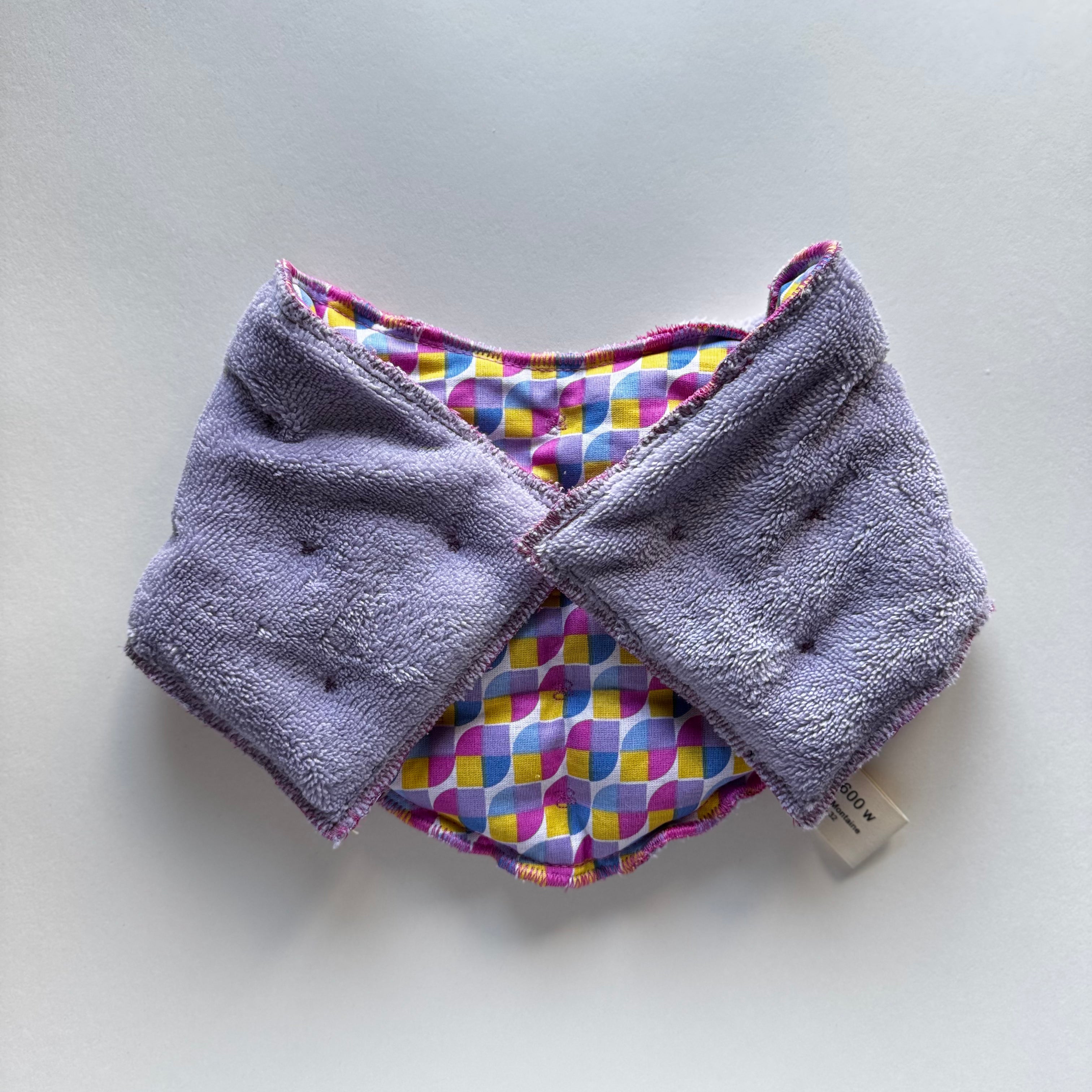 Bouillotte tour de cou ergonomique graphique parme/rose/jaune