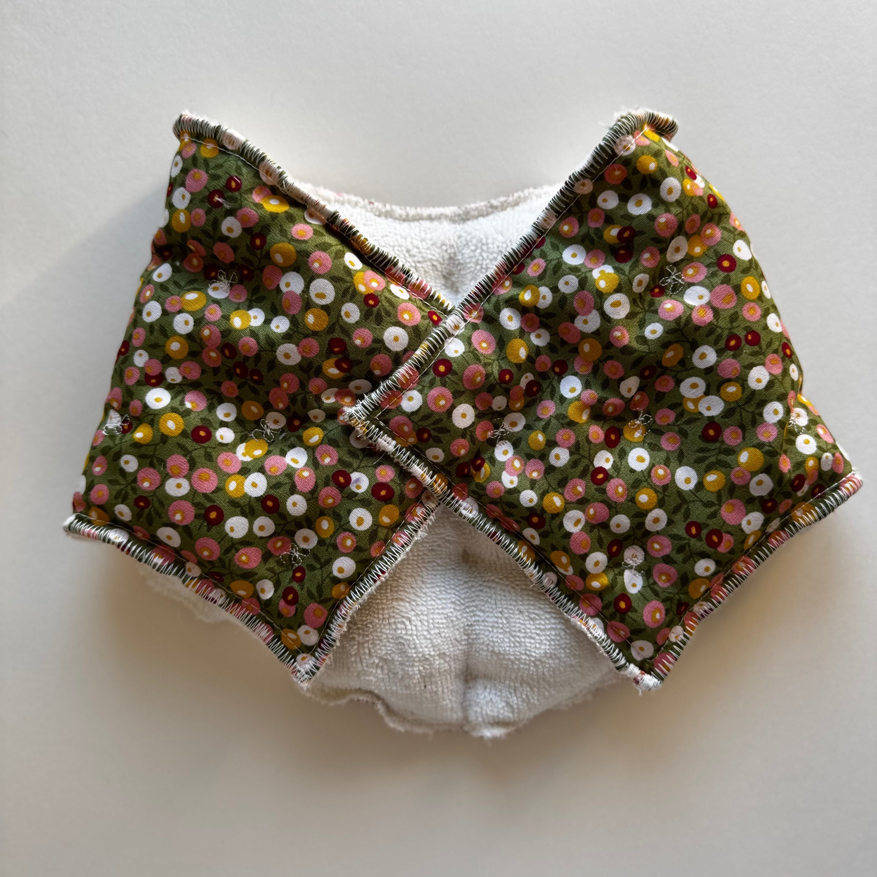 Bouillotte tour de cou  ergonomique cerise vert/ivoire