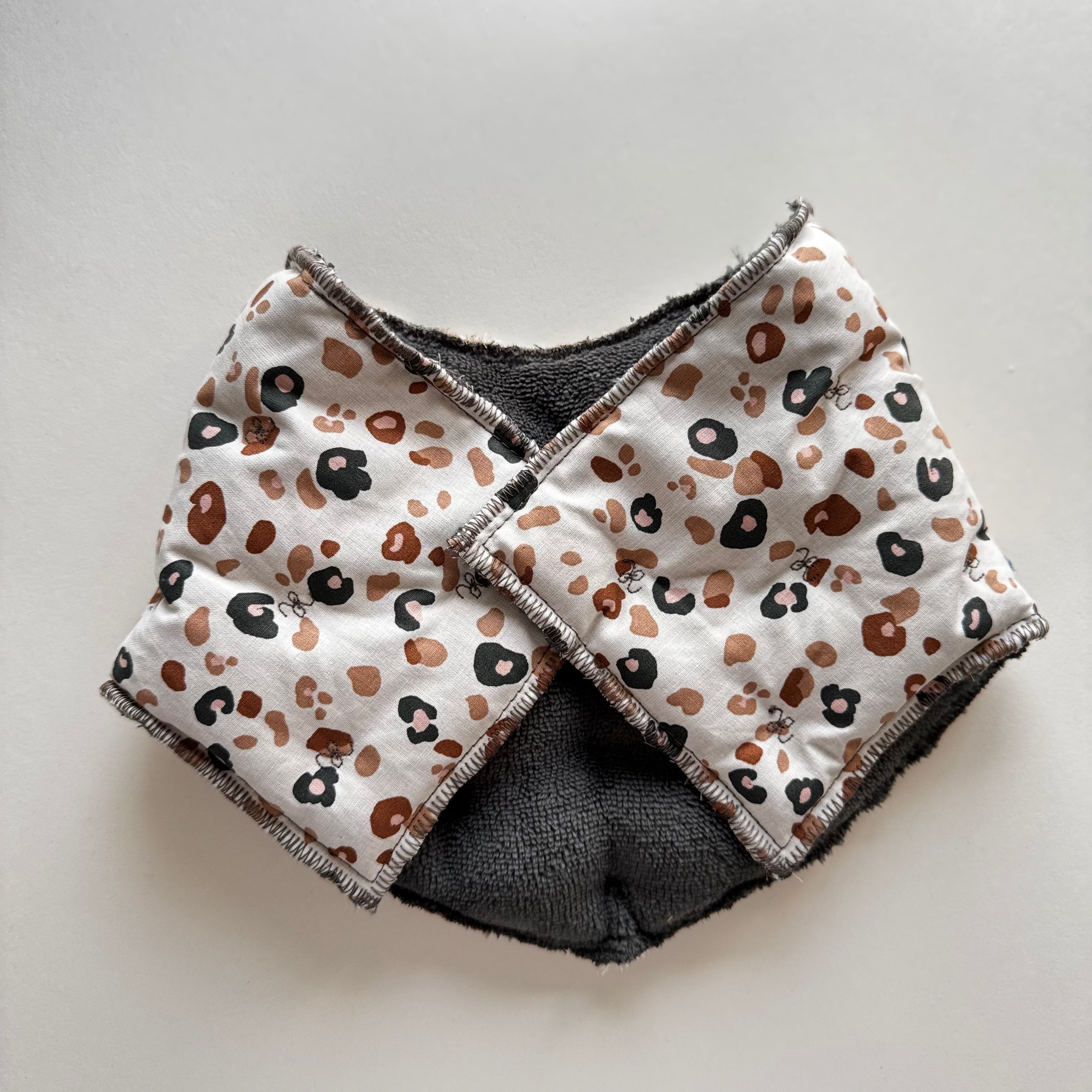 Bouillotte Tour de cou ergonomique "graou" beige