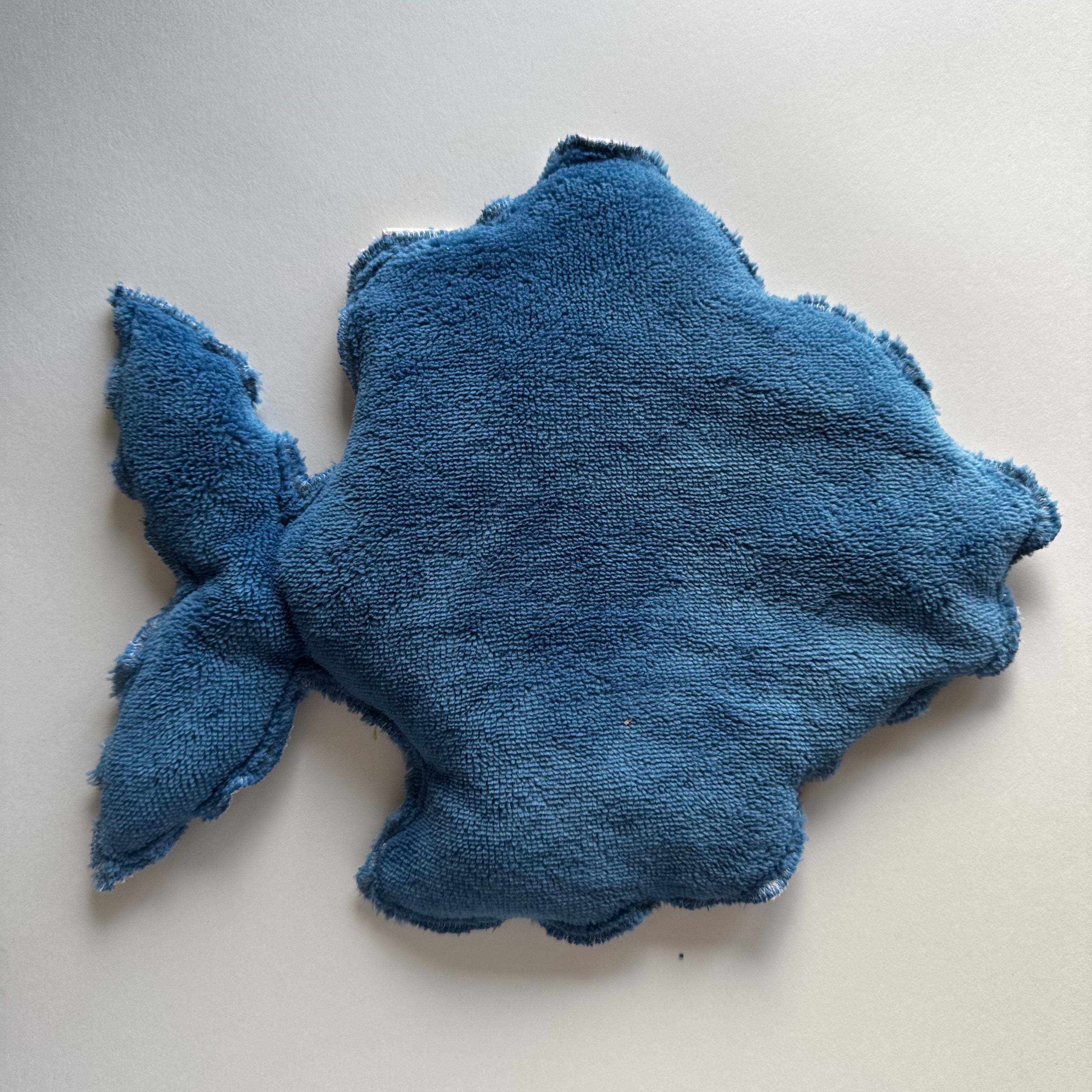 DERNIÈRE CHANCE - Bouillotte Poisson fleurie bleu/blanc