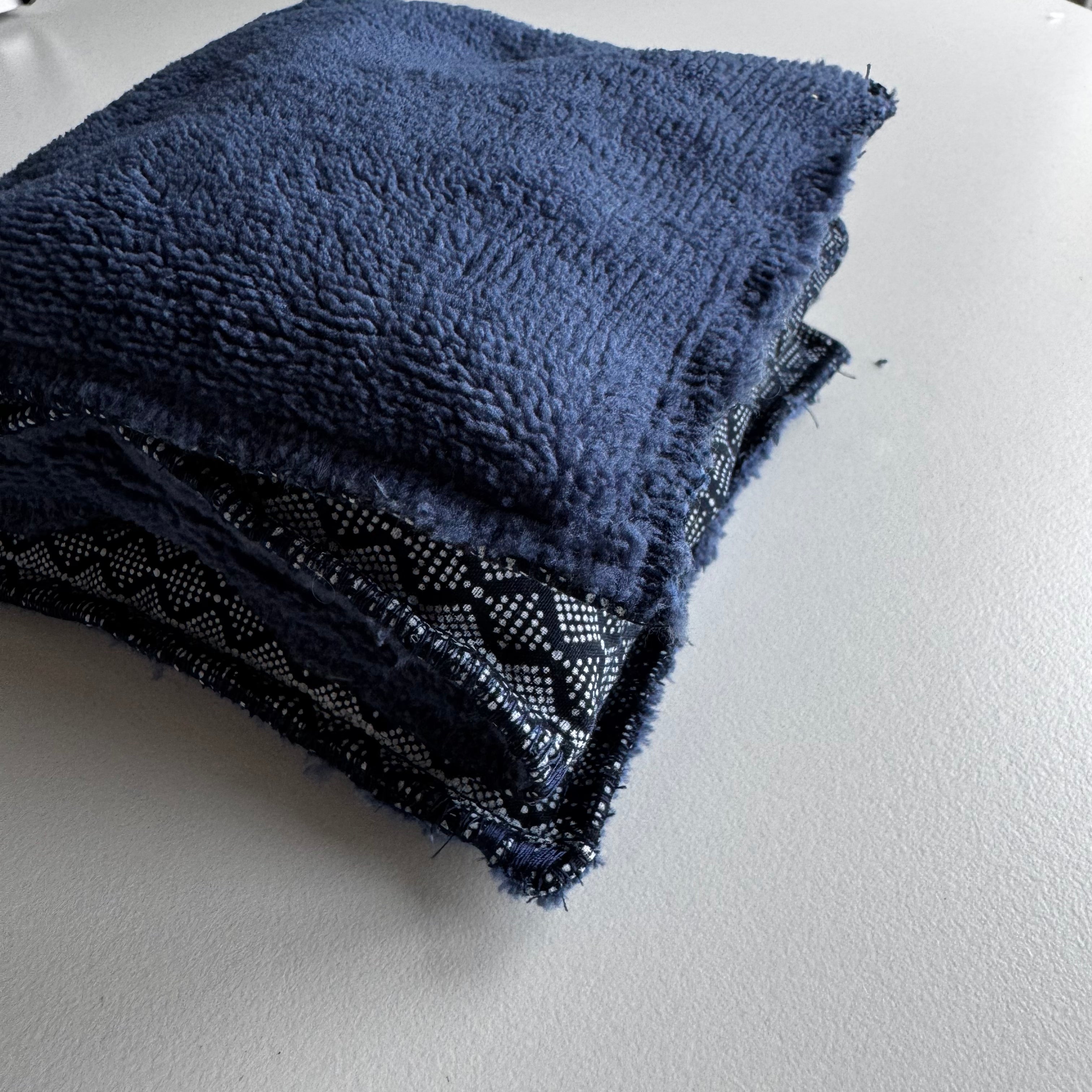 Bouillotte tour de cou rectangle graphique marine