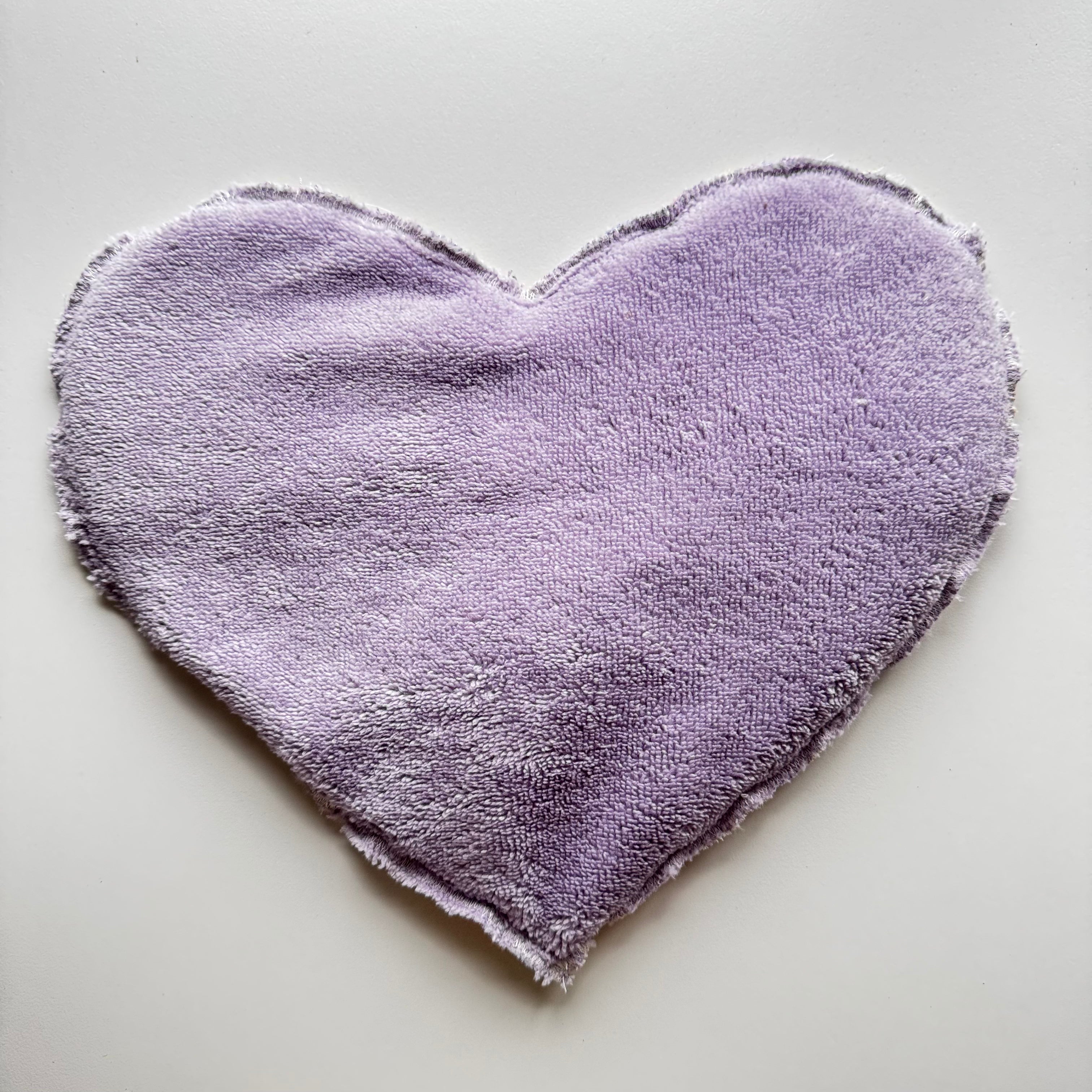 DERNIÈRE CHANCE - Bouillotte Coeur  graphique parme/rose