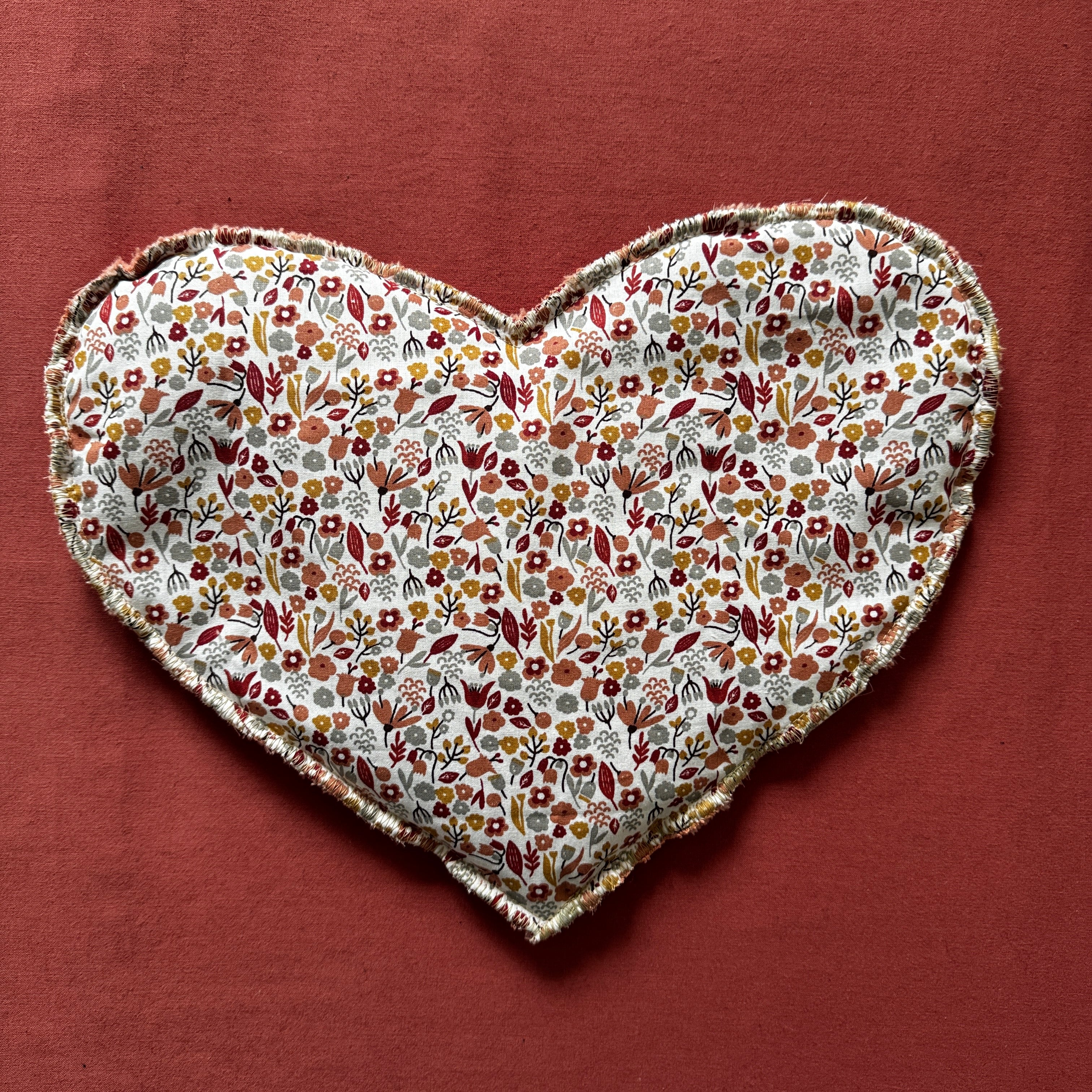 Bouillotte Coeur motif fleurs saumon/corail