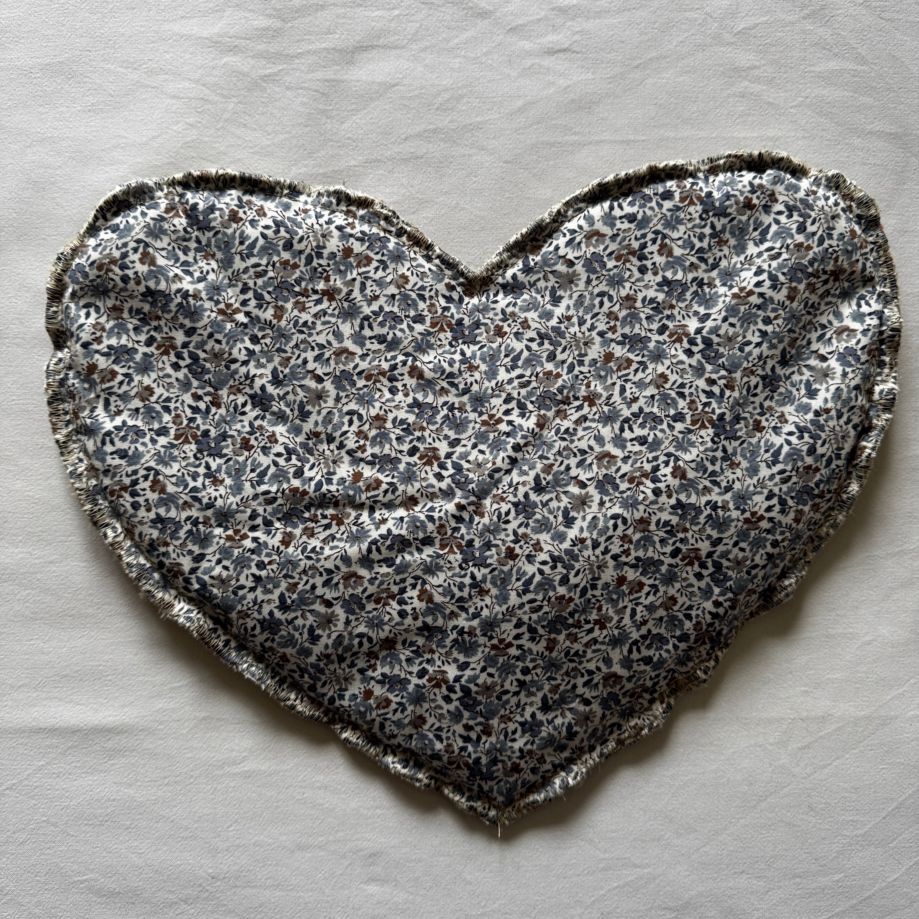 Bouillotte Coeur motif fleurs bleu/marron