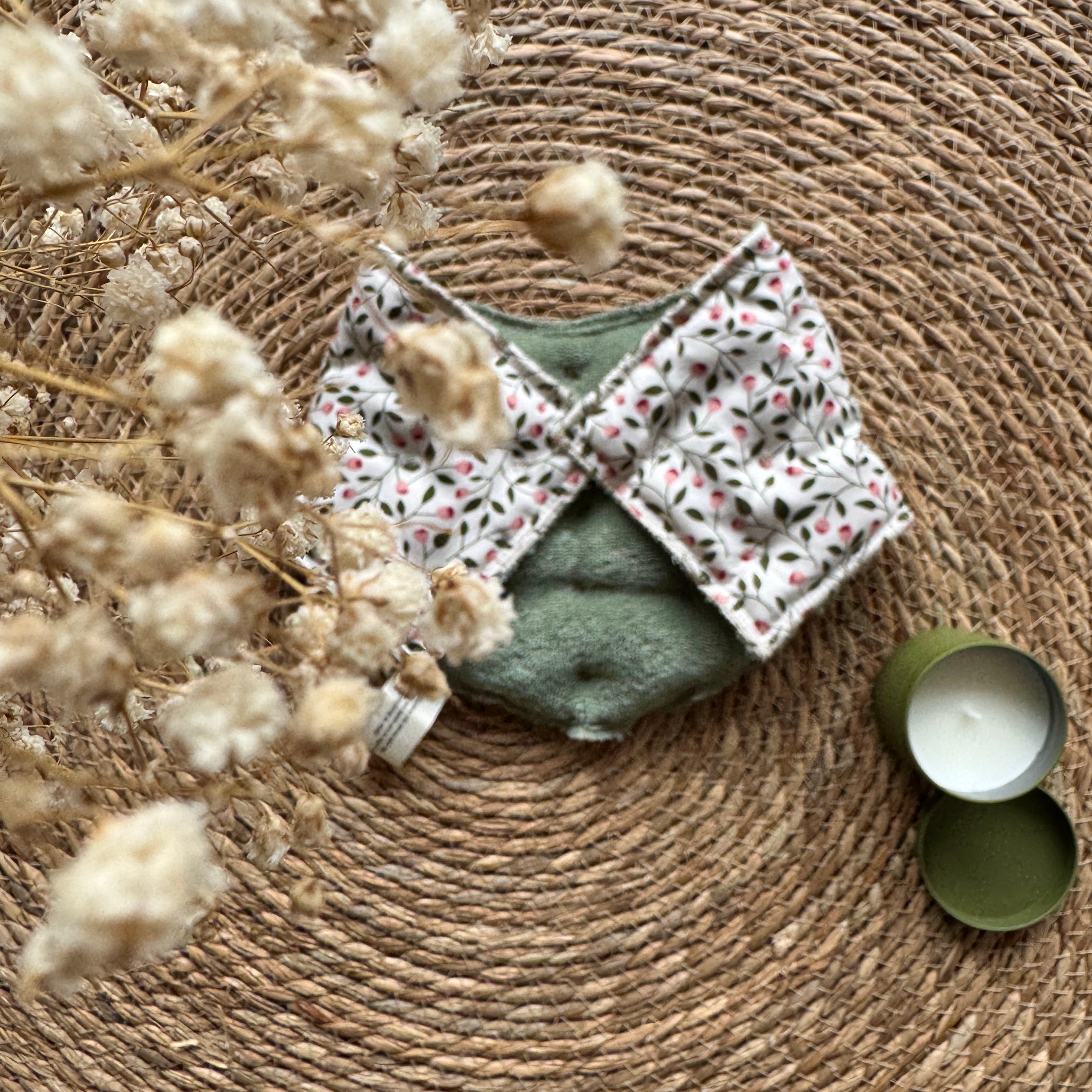 Bouillotte Tour de cou ergonomique feuillage rose ivoire