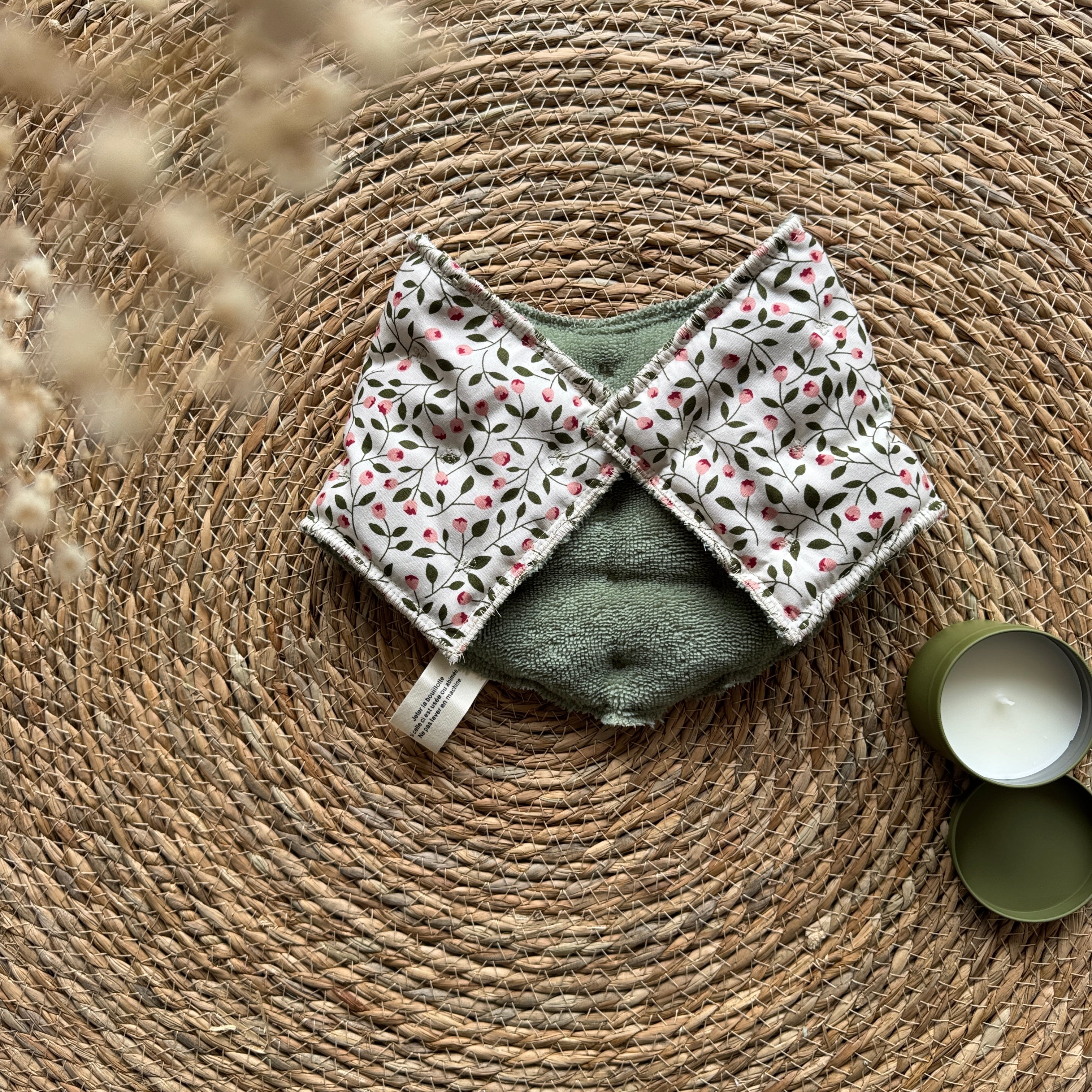 Bouillotte Tour de cou ergonomique feuillage rose ivoire