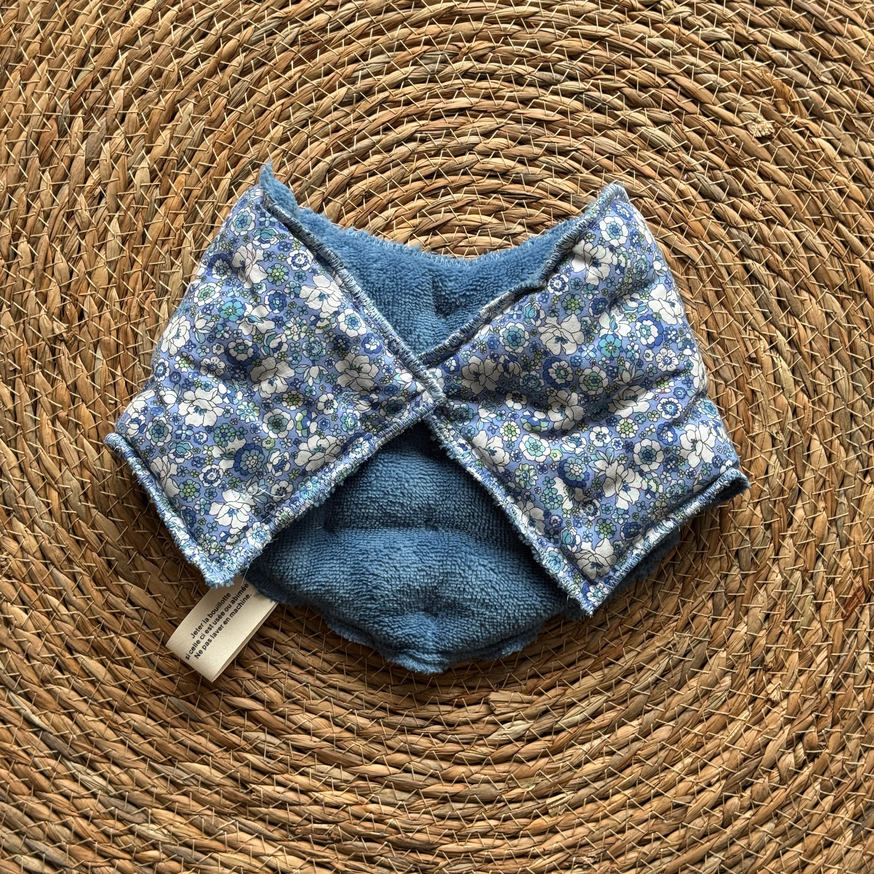 Bouillotte Tour de cou ergonomique fleurs/bleu/bleu