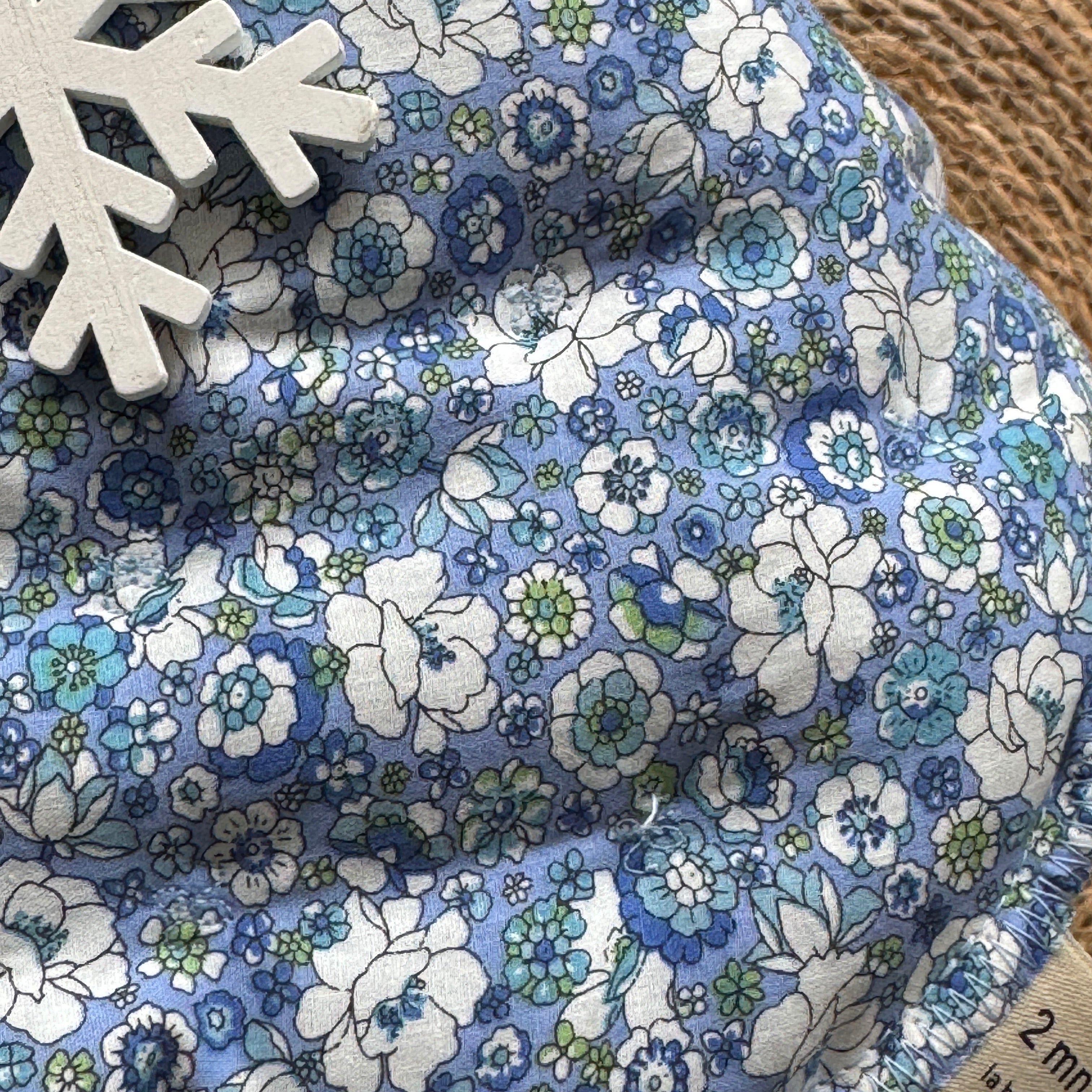 Bouillotte Tour de cou ergonomique fleurs/bleu/bleu