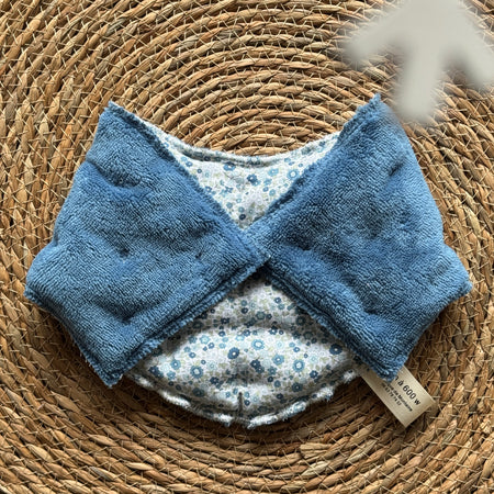 Bouillotte Tour de cou ergonomique petites fleurs bleu/bleu