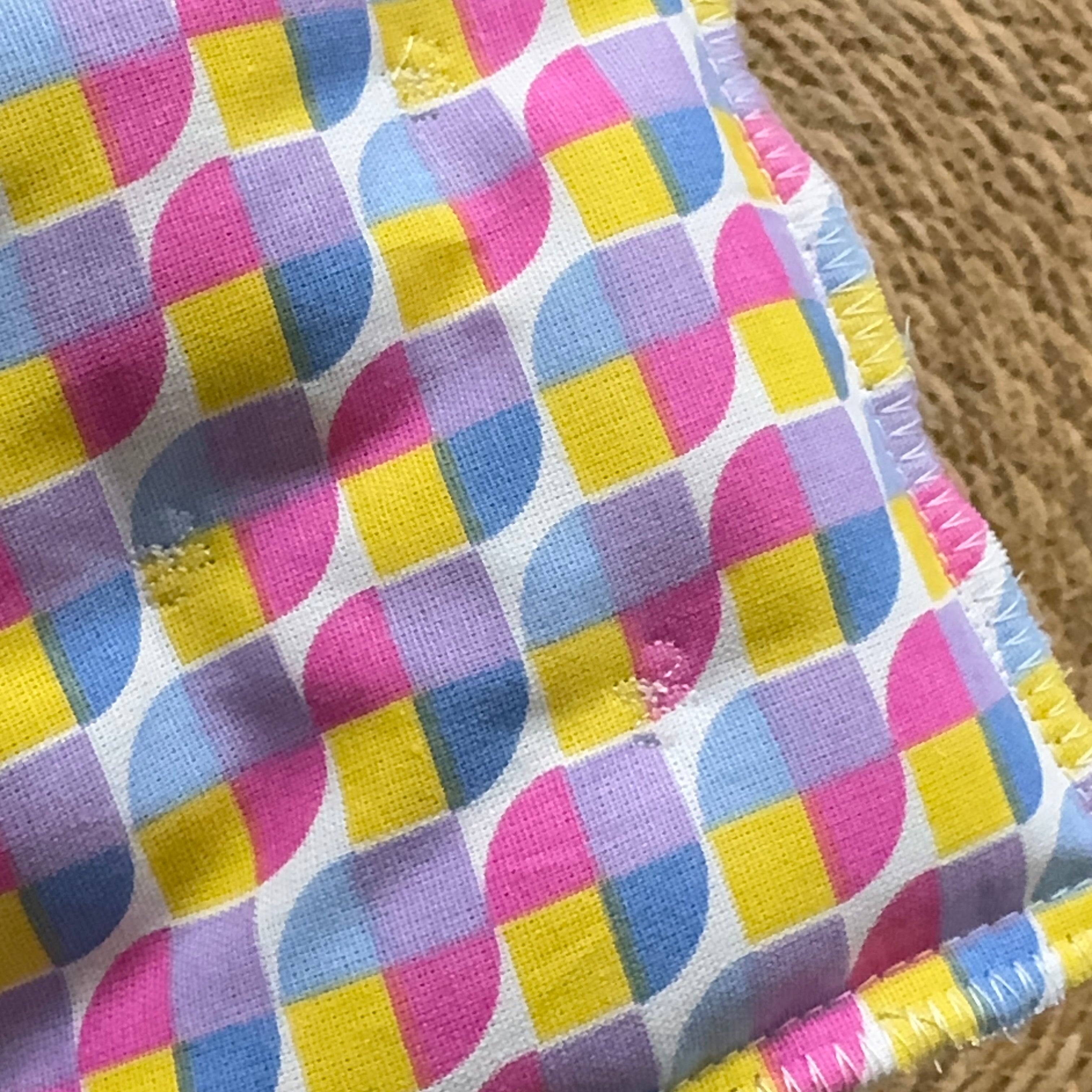 DERNIÈRE CHANCE - Bouillotte Tour de cou ergonomique graphique mauve/Jaune/rose