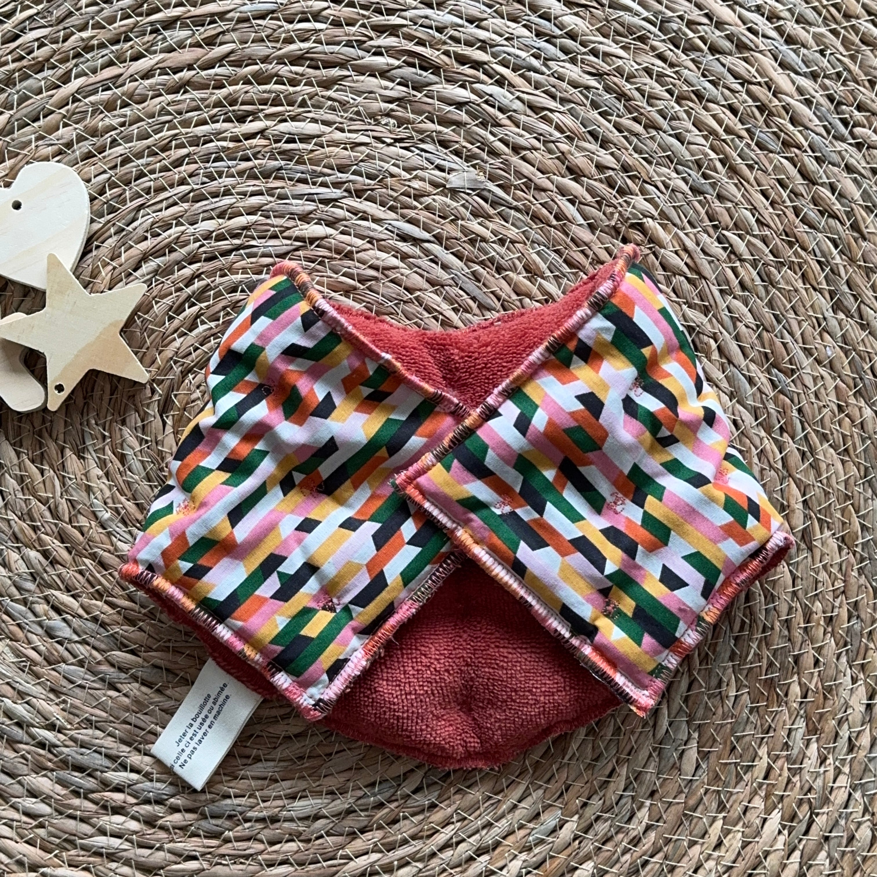 Bouillotte Tour de cou ergonomique grahique brique/ivoire/vert