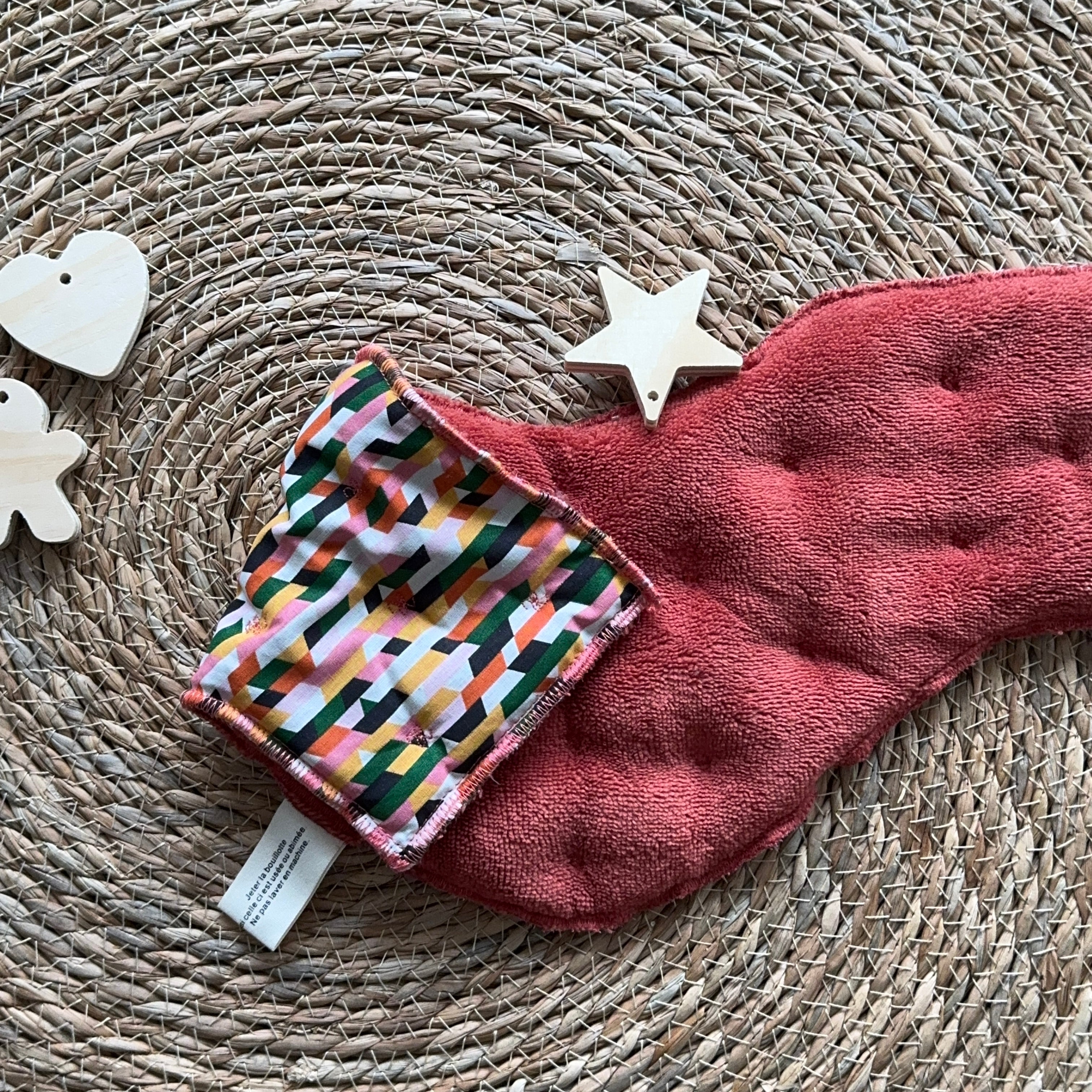 Bouillotte Tour de cou ergonomique grahique brique/ivoire/vert