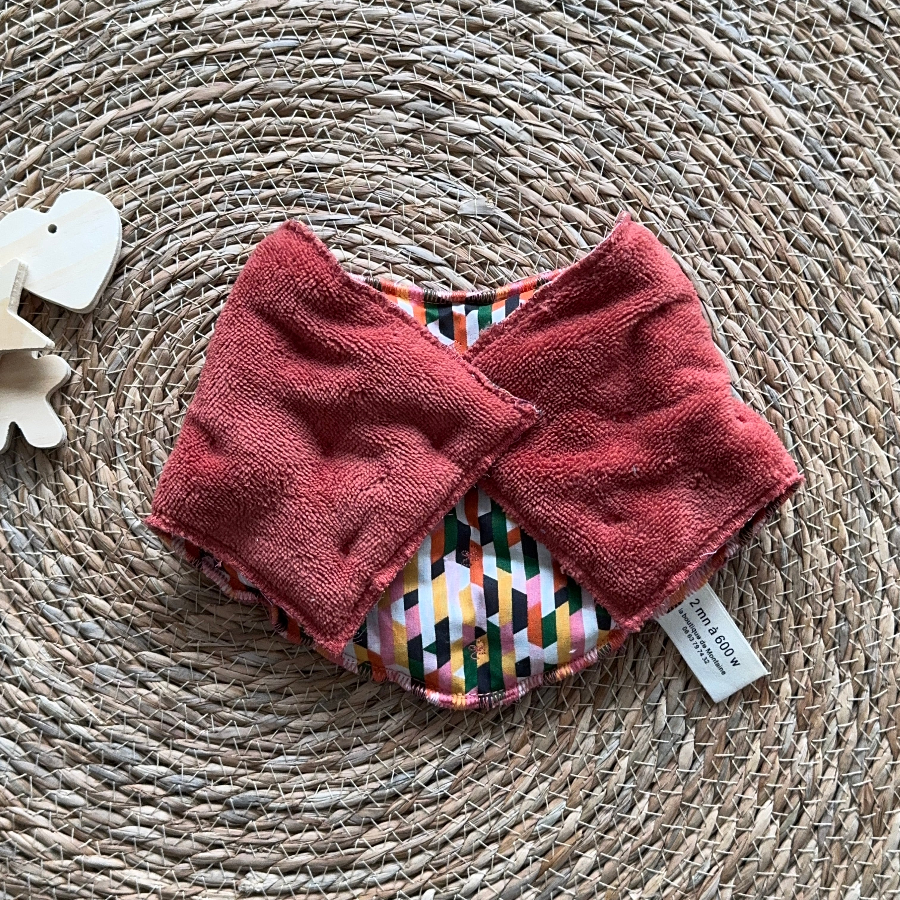 Bouillotte Tour de cou ergonomique grahique brique/ivoire/vert