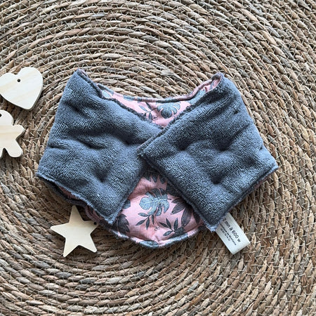 Bouillotte tour de cou ergonomique feuillage gris/rose