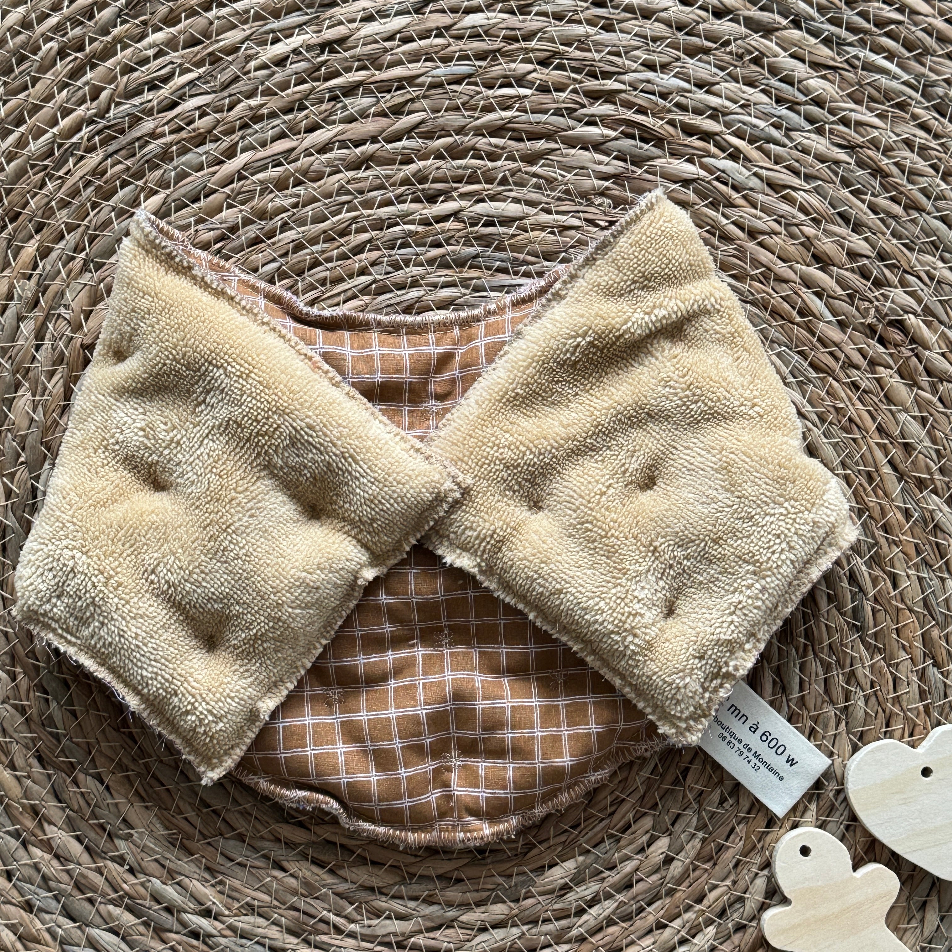 Bouillotte Tour de cou ergonomique carreaux camel/jaune